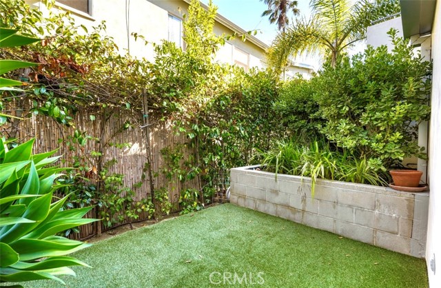1035 19th Street, Santa Monica CA: https://media.crmls.org/medias/6bf90e7f-4c2d-4276-8334-ac188e71f837.jpg