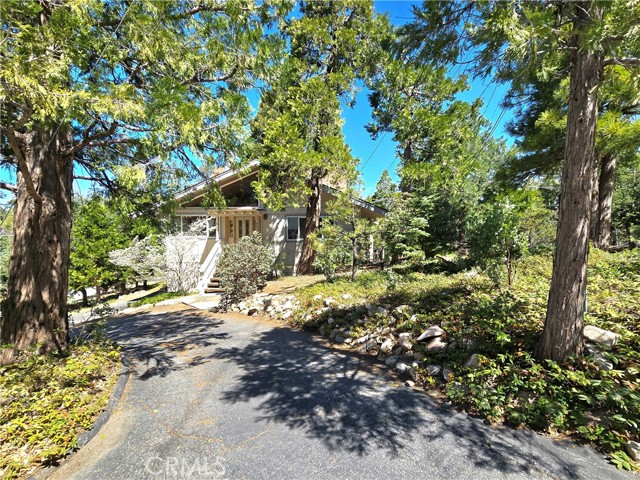 943 Grass Valley Road, Lake Arrowhead CA: https://media.crmls.org/medias/6bf955a8-c598-42d4-9629-d55c84fc1ec1.jpg
