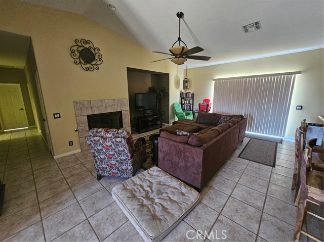 Detail Gallery Image 3 of 25 For 2657 Colorado River Rd, Blythe,  CA 92225 - 3 Beds | 2 Baths