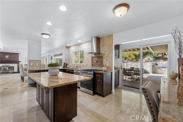 Detail Gallery Image 7 of 47 For 5869 Eilat Pl, Woodland Hills,  CA 91367 - 6 Beds | 3/1 Baths