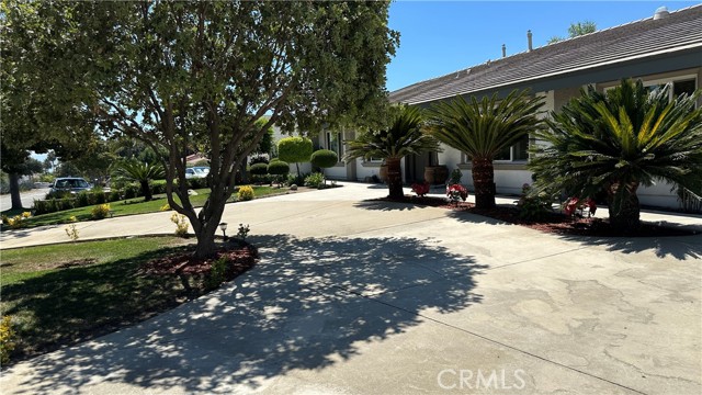 1931 N Redding Way, Upland CA: https://media.crmls.org/medias/6bf9bea4-953c-4833-aad3-83586d0b46b8.jpg