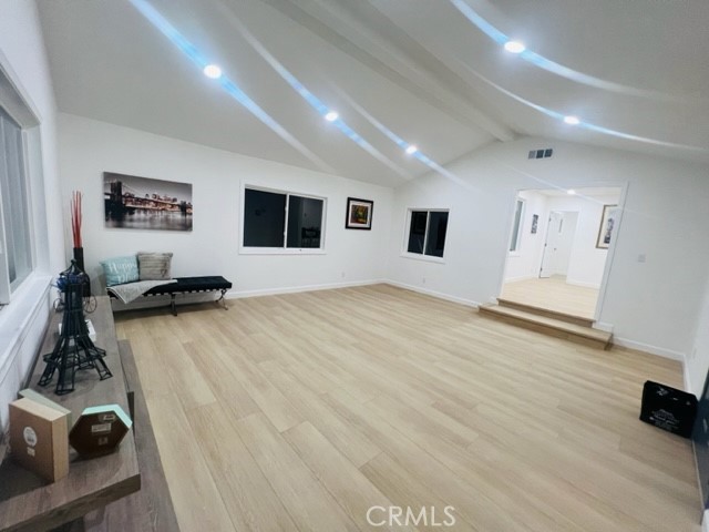 https://media.crmls.org/medias/6bfa47a6-deb2-4049-9544-44250e249fd5.jpg?preset=X-Large