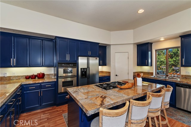 Detail Gallery Image 14 of 50 For 317 Oriole, Big Bear Lake,  CA 92315 - 3 Beds | 3 Baths