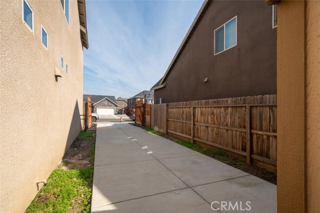 Detail Gallery Image 37 of 38 For 2027 W Babcock, Visalia,  CA 93291 - 4 Beds | 2/1 Baths