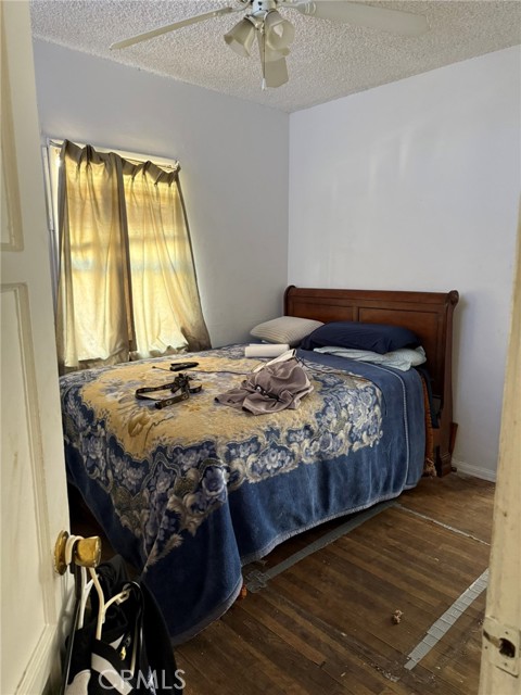 1229 E 89th Street, Los Angeles CA: https://media.crmls.org/medias/6bfc9c80-131c-47f4-a95e-a2dd6cfe677b.jpg
