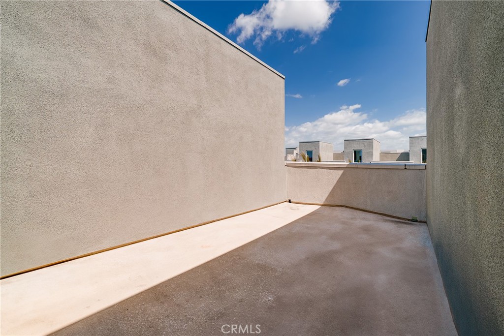 https://media.crmls.org/medias/6bfd6f85-27cc-48f8-914d-df93924a6b3a.jpg?preset=X-Large