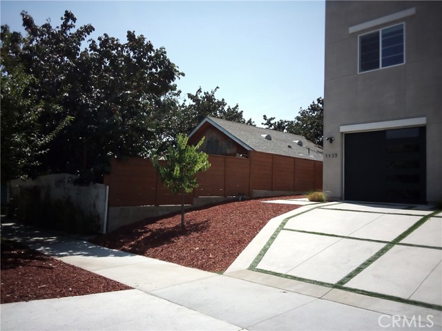 1127 N Commonwealth Avenue, Los Angeles CA: https://media.crmls.org/medias/6bfdc2c3-1135-41eb-9228-ff9d5fc51a7a.jpg