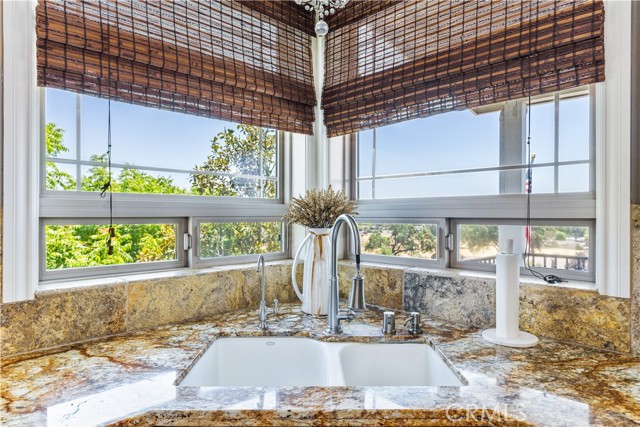 98 Nutwood Circle, Paso Robles CA: https://media.crmls.org/medias/6bfdc802-bbf4-450e-95c4-5dc072744d8d.jpg