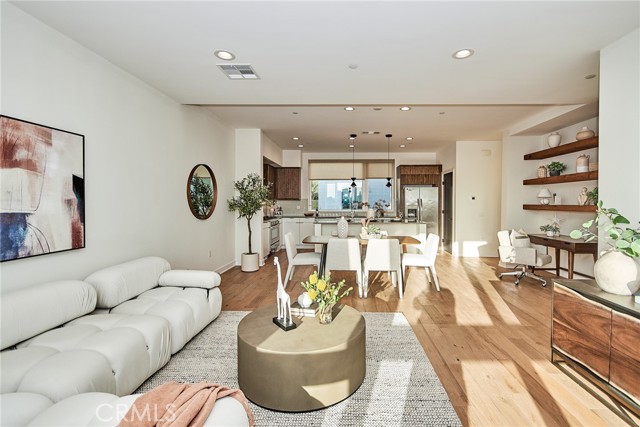 1050 N Joels Place, Los Angeles CA: https://media.crmls.org/medias/6bfde25b-4cbb-4fbb-a932-eae9fe08b395.jpg