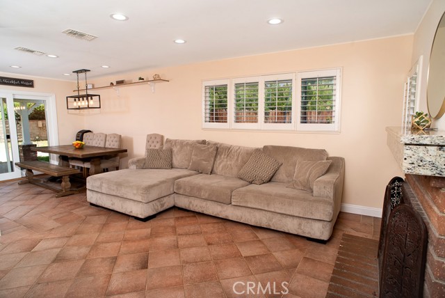 Detail Gallery Image 7 of 20 For 14705 Calla Lily Ct, Canyon Country,  CA 91387 - 3 Beds | 2 Baths