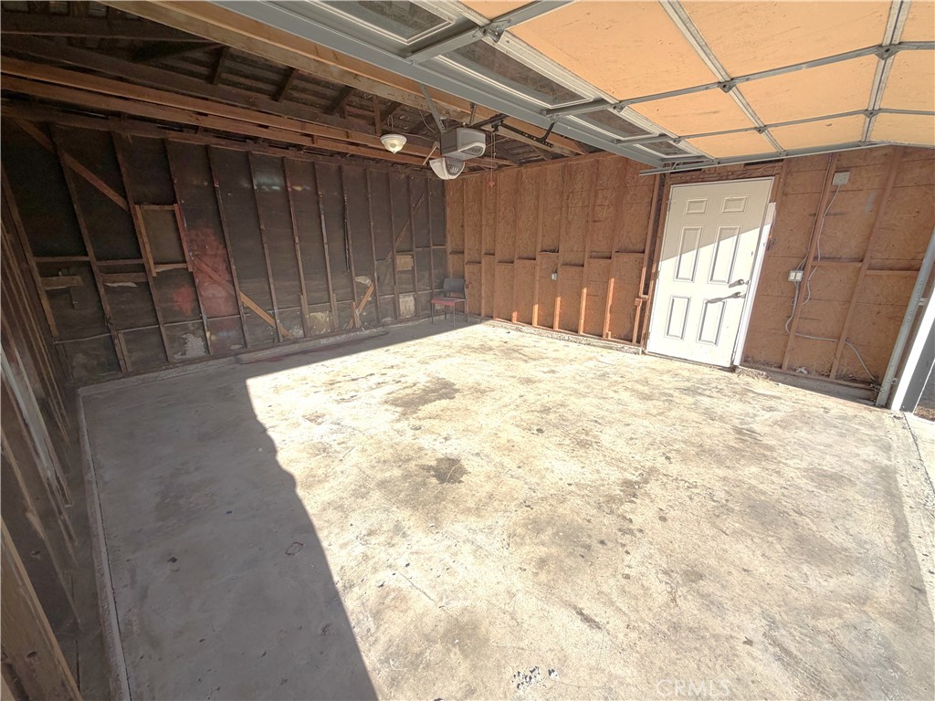 https://media.crmls.org/medias/6bfe8362-3df7-4cc7-8dbe-384f2f62280b.jpg?preset=X-Large