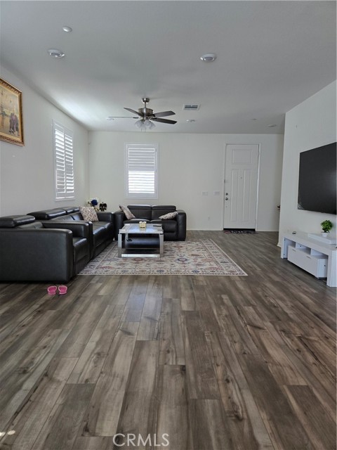 Detail Gallery Image 3 of 42 For 5243 Collard, Fontana,  CA 92336 - 4 Beds | 3 Baths