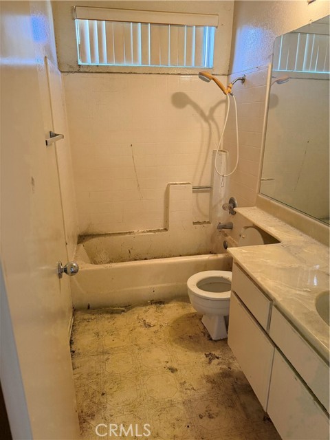 Detail Gallery Image 8 of 11 For 110 Sandpoint, Riverside,  CA 92506 - 4 Beds | 3 Baths