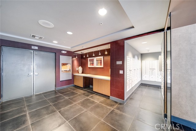 21301 Erwin Street, Woodland Hills CA: https://media.crmls.org/medias/6bffbb7c-8c43-4f71-8877-1b8a4050f332.jpg