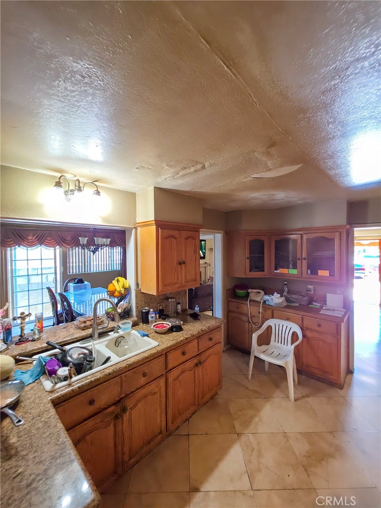 https://media.crmls.org/medias/6c00d244-58c1-4885-9b8e-a5f85887db59.jpg?preset=X-Large