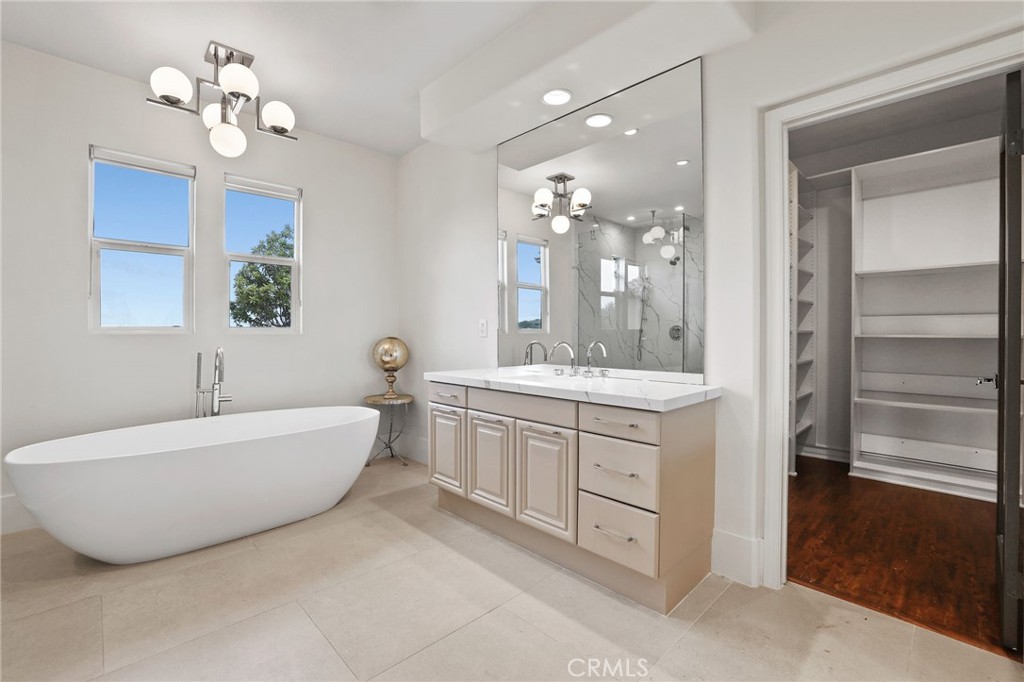 MLS #OC25222504 image #46