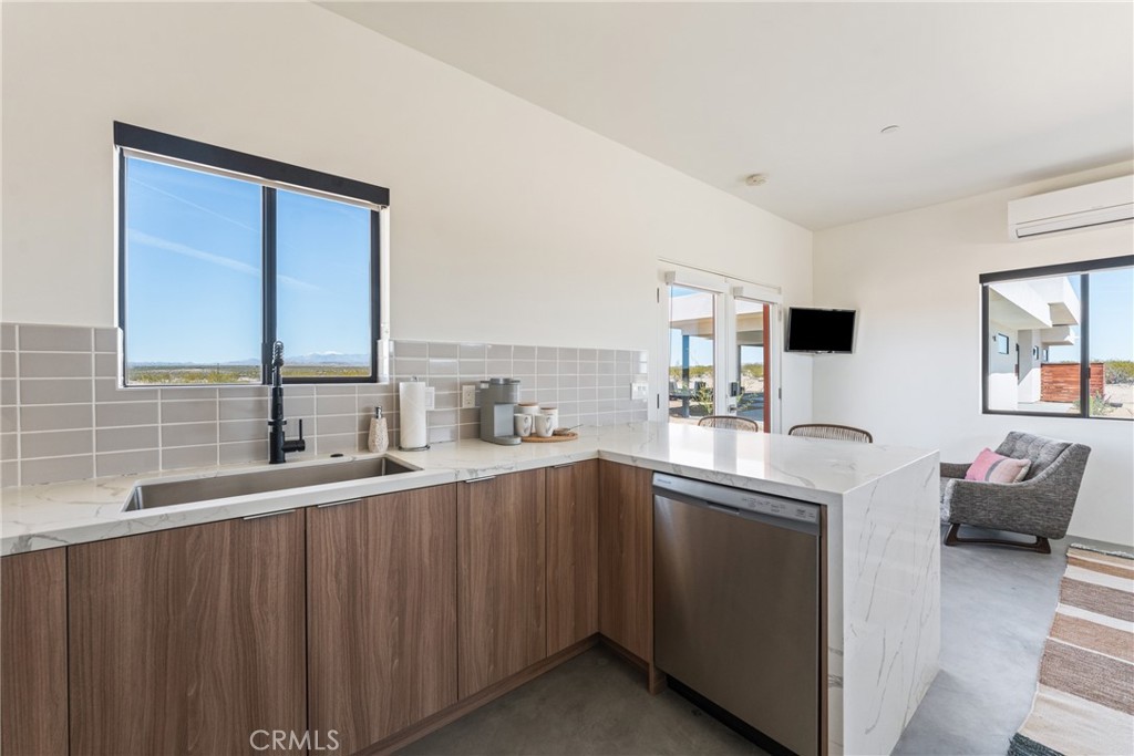 MLS #OC25252213 image #20