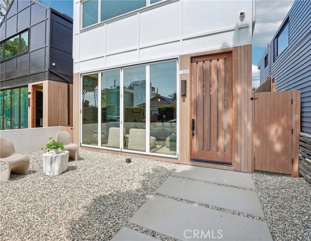 Image 2 of 66 For 647 Navy Street