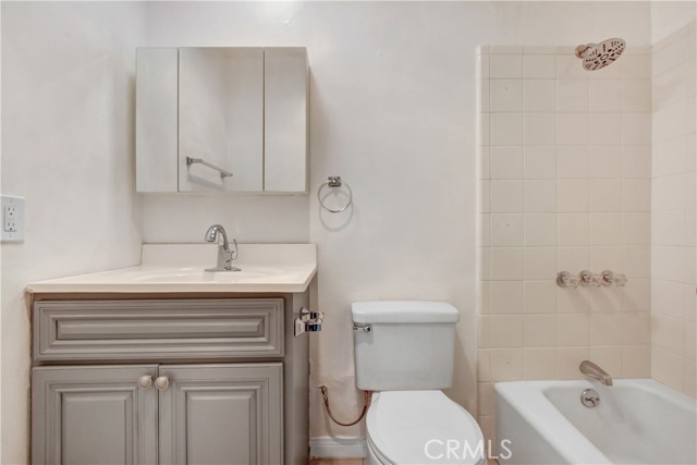 Detail Gallery Image 5 of 12 For 1244 Euclid St #4,  Santa Monica,  CA 90404 - 2 Beds | 2 Baths