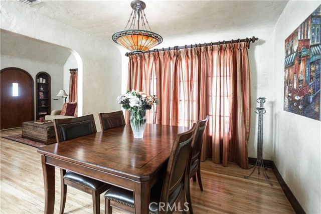 920 Coronado Drive, Glendale CA: https://media.crmls.org/medias/6c02e09b-01c2-4261-9879-b6399cab47c0.jpg