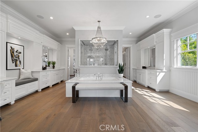 7 Bed Home for Sale in Encino, California