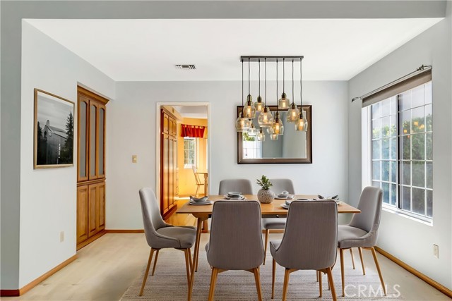 Detail Gallery Image 4 of 47 For 6716 Faust, West Hills,  CA 91307 - 5 Beds | 3 Baths