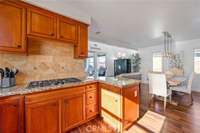 Detail Gallery Image 7 of 27 For 426 1/2 Narcissus #2,  Corona Del Mar,  CA 92625 - 2 Beds | 2/1 Baths