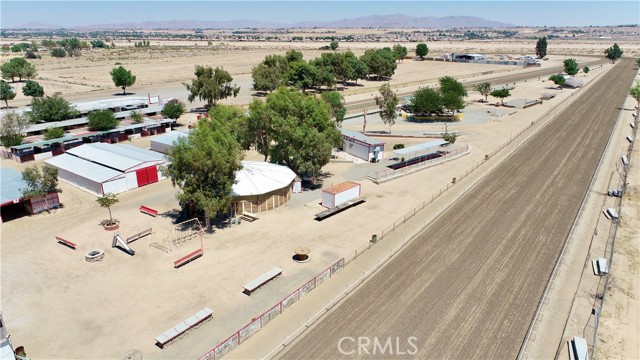 9983 Choiceana Avenue, Hesperia CA: https://media.crmls.org/medias/6c04f0e8-c803-4cd4-9def-0708111dfc6c.jpg