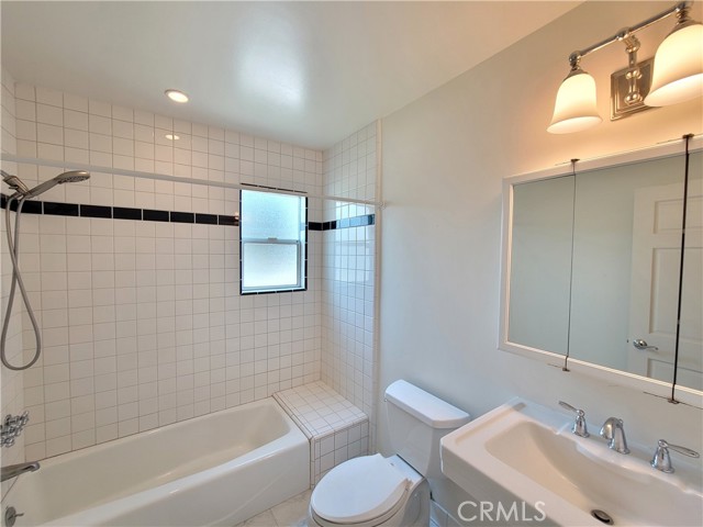 18001 Osborne Street, Sherwood Forest CA: https://media.crmls.org/medias/6c051ad3-7745-4406-b190-a67db5d4d4f4.jpg
