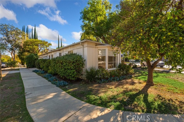 Detail Gallery Image 5 of 12 For 12341 Laurel Terrace Dr, Studio City,  CA 91604 - 2 Beds | 1/1 Baths