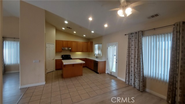 Detail Gallery Image 7 of 24 For 16124 Holly Ridge Ct, Victorville,  CA 92395 - 3 Beds | 2 Baths