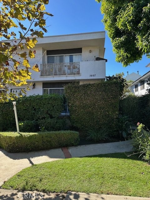 1607 Greenfield Avenue #4