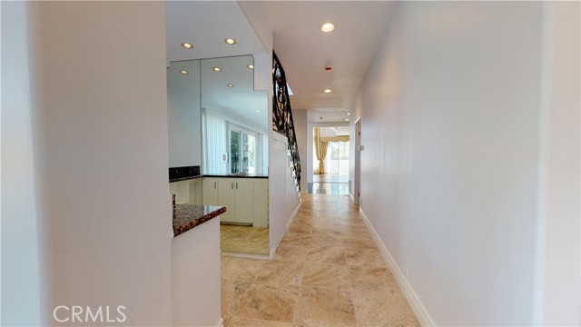 22500 N Summit Ridge Circle, Chatsworth CA: https://media.crmls.org/medias/6c06924a-6f8b-4ef9-9320-50e843ea17ee.jpg