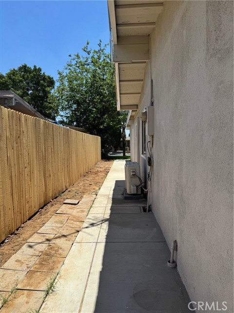 518 E 2nd Street, Rialto CA: https://media.crmls.org/medias/6c06967f-91d1-49d5-8283-a91dbce41e86.jpg