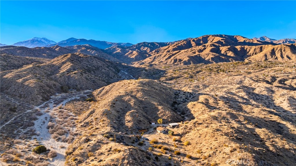 https://media.crmls.org/medias/6c07e4ab-d72f-4404-99d7-d24388f2e726.jpg?preset=X-Large