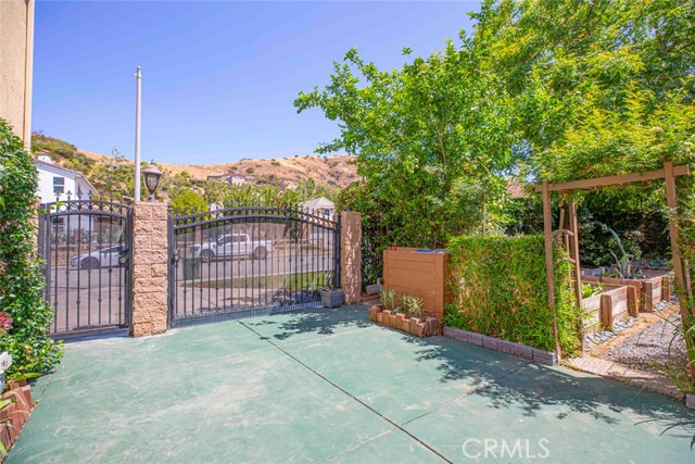 10266 Horsehaven Street, Sun Valley CA: https://media.crmls.org/medias/6c07fc69-b7bd-4aeb-aa9c-df9147a3def6.jpg