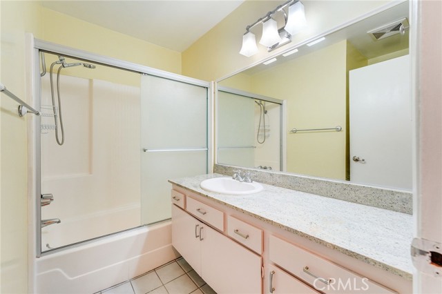Detail Gallery Image 15 of 24 For 12720 Burbank Blvd #322,  Valley Village,  CA 91607 - 2 Beds | 2 Baths