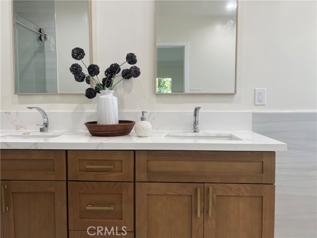 Detail Gallery Image 13 of 26 For 4701 Don Miguel, Los Angeles,  CA 90008 - 3 Beds | 3 Baths