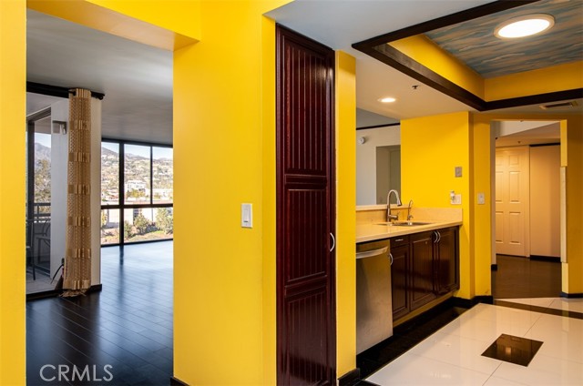 Detail Gallery Image 7 of 39 For 343 Pioneer Dr #602,  Glendale,  CA 91203 - 2 Beds | 2 Baths