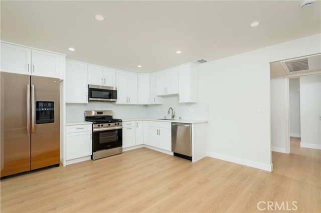 Detail Gallery Image 4 of 14 For 4625 La Crescenta Ave a,  La Crescenta,  CA 91214 - 1 Beds | 1 Baths