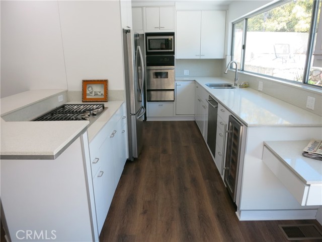 Detail Gallery Image 4 of 21 For 253 Vista Del Parque, Torrance,  CA 90277 - 5 Beds | 3 Baths