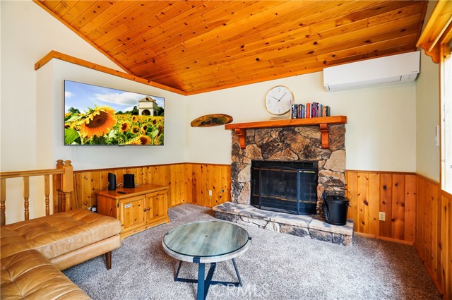 Detail Gallery Image 4 of 48 For 758 Jeffries Rd, Big Bear Lake,  CA 92315 - 3 Beds | 2 Baths