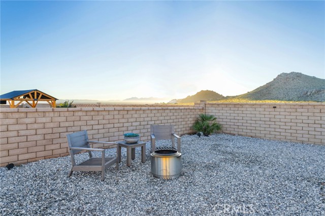 Detail Gallery Image 12 of 73 For 17066 Takipi Rd, Apple Valley,  CA 92307 - 3 Beds | 3 Baths