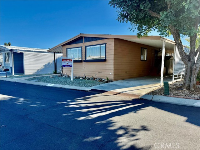 27601 Sun City Boulevard, Menifee CA: https://media.crmls.org/medias/6c0ba054-4107-4e65-9083-a21e6e6d6bec.jpg