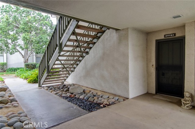 8777 Coral Springs Court, Huntington Beach CA: https://media.crmls.org/medias/6c0bcdaf-e5e8-4c60-b42b-6dcbc3ee2c5d.jpg