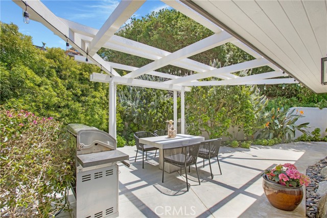 Detail Gallery Image 14 of 42 For 546 Temple Hills, Laguna Beach,  CA 92651 - 3 Beds | 3 Baths