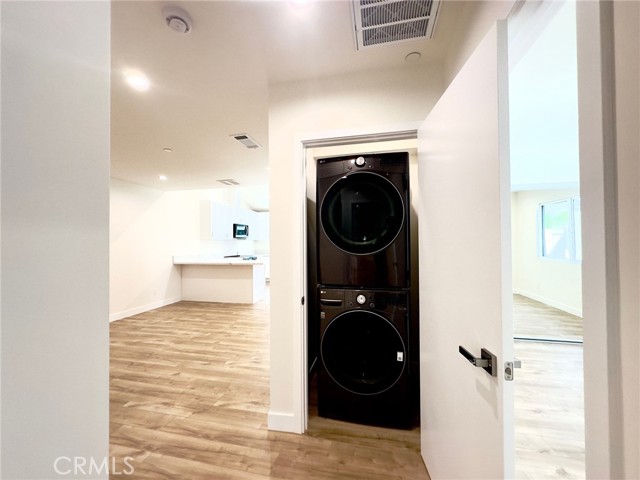 Detail Gallery Image 7 of 14 For 15950 Cohasset St, Van Nuys,  CA 91406 - 3 Beds | 2/1 Baths