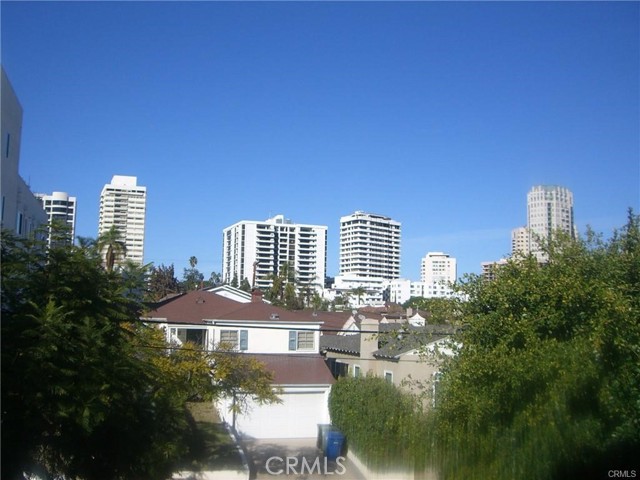 Detail Gallery Image 31 of 32 For 10720 Ohio Ave #2,  Los Angeles,  CA 90024 - 3 Beds | 3 Baths