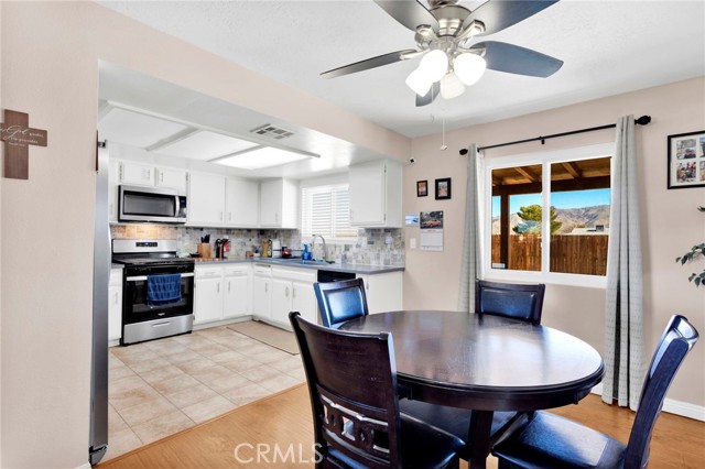 Detail Gallery Image 9 of 40 For 13493 Mesquite Rd, Apple Valley,  CA 92308 - 3 Beds | 2 Baths