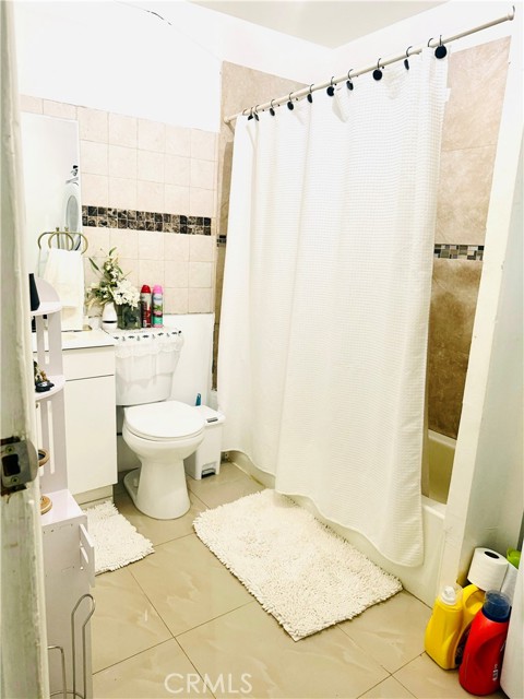 Detail Gallery Image 15 of 20 For 10712 Sherman, Sun Valley,  CA 91352 - 4 Beds | 2 Baths